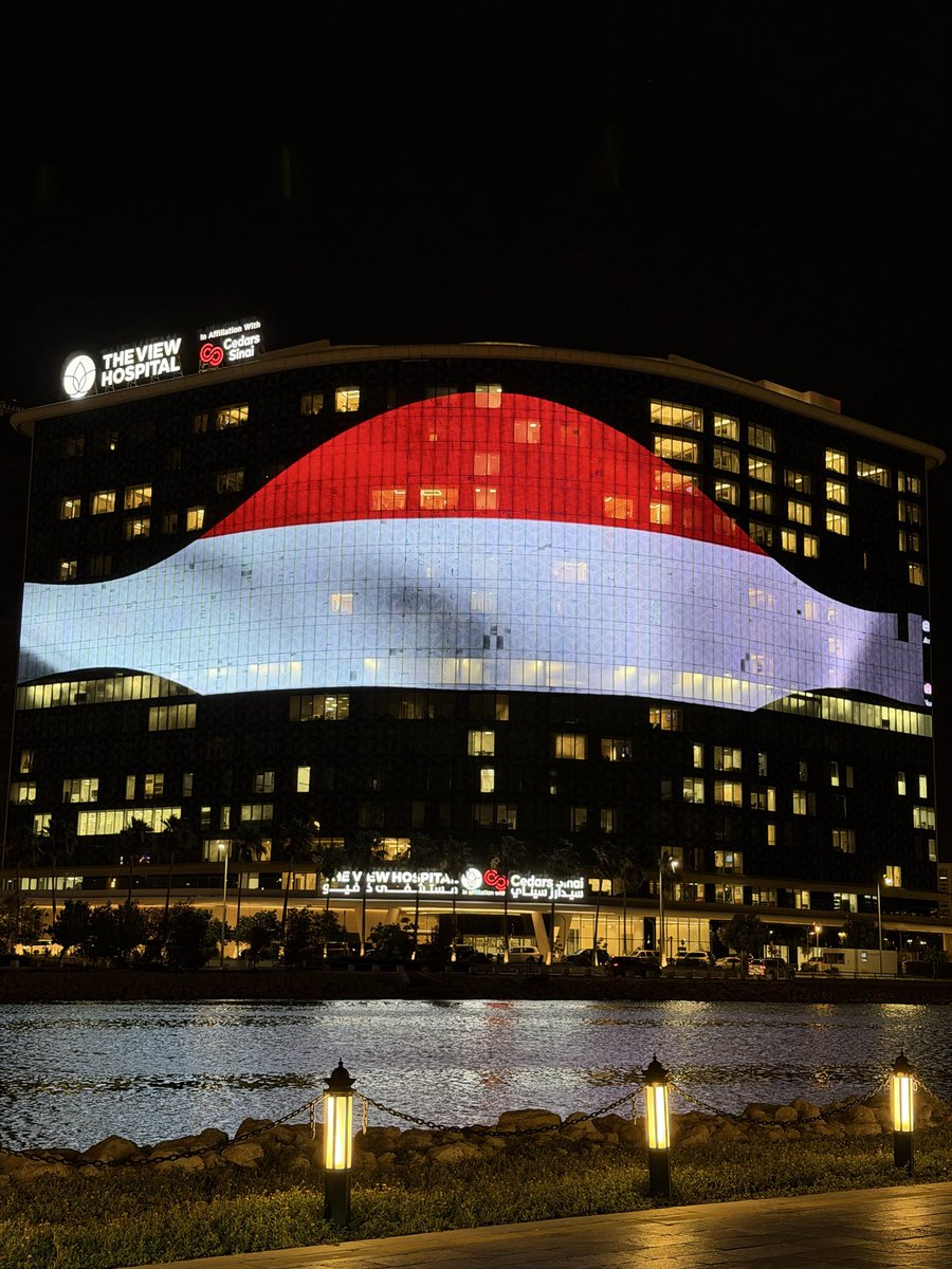 AmbRajehBadi's tweet photo. تتزين المعالم البارزة في العاصمة القطرية الدوحة مثل قوس النصر  والمتحف الوطني وأبراج الجابرفي لوسيل والمانع وأسباير والشيراتون ومستشفى ذا ڤيو  بالعلم الوطني وشعار العيد الوطني الـ36 للجمهورية اليمنية وإعادة تحقيق الوحدة في مشاركة كريمة من دولة قطر الشقيقة لأبناء شعبنا احتفالاته بهذه المناسبة الوطنية الخالدة.

لفتة أخوية تجسد متانة العلاقات اليمنية القطرية وما يجمع البلدين والشعبين الشقيقين من روابط راسخة قائمة على الاحترام والتعاون والتقدير المتبادل، وتؤكد حرص الأشقاء في دولة قطر على مشاركة اليمنيين أفراحهم الوطنية في مختلف المناسبات.