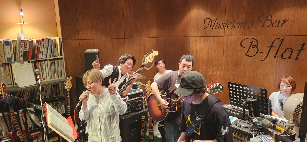 YVELTAL0717's tweet photo. ビーイングナイトvol.58
お疲れ様でした！

ヒカル店長、まりやちゃん、ご結婚おめでとうございます🎉

REIさん、次は一緒にGood-by morningやりましょう🫡

↓Vo.参加
DAN DAN心魅かれてく/FIELD OF VIEW
真っ赤なLip/WANDS
Secret Night/WANDS
君が欲しくてたまらない/ZYYG
迷わないで/FIELD OF VIEW https://t.co/IHGp6L0LzC