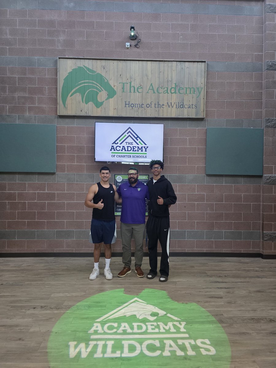 CoachFox30's tweet photo. Thank you @UST_Football @Coachjoeherrera  for stopping by and talking to our players about your program. @cedric_rath @HectorMend8840 https://t.co/mLjs1Zat0j