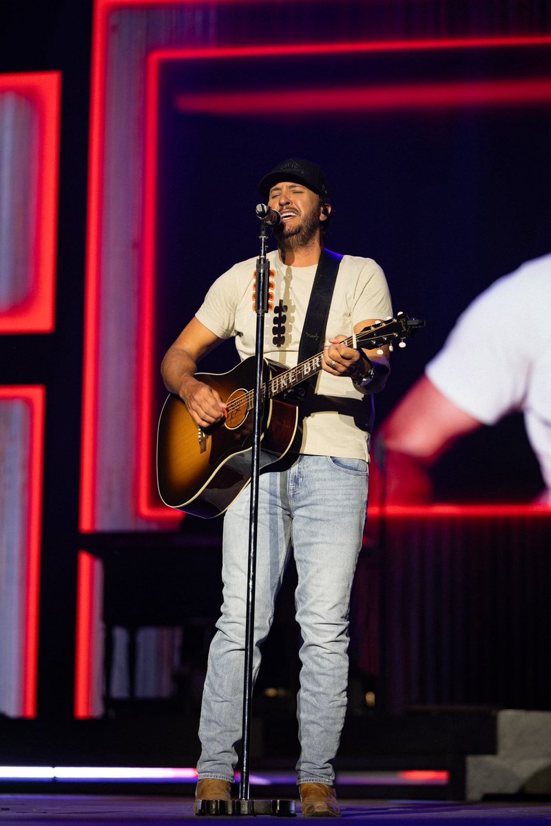 Luke Bryan tweet media