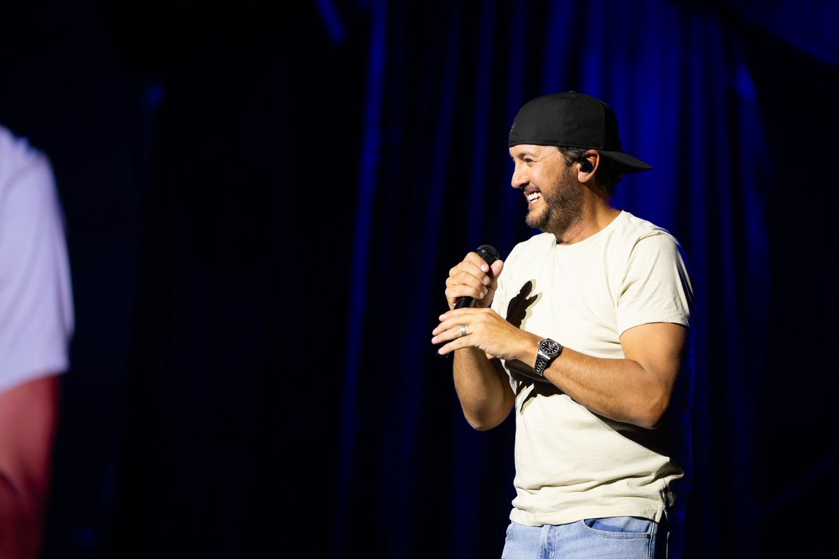 Luke Bryan tweet media
