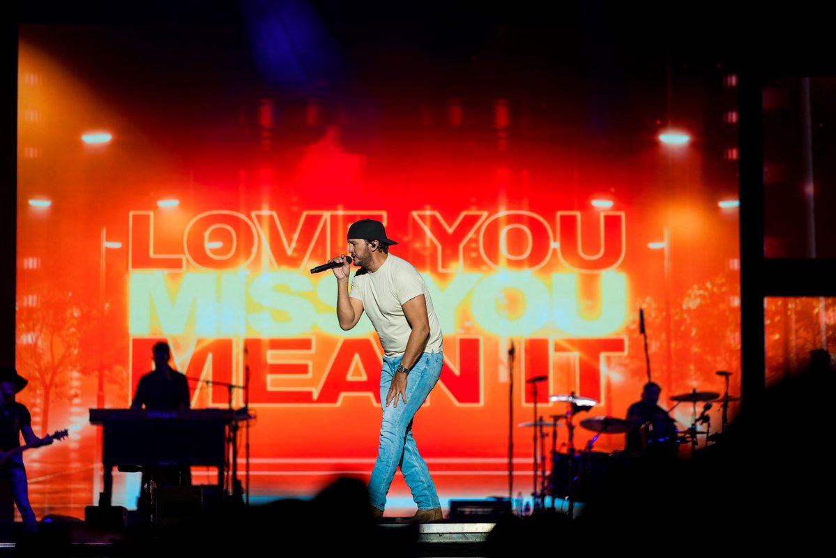 Luke Bryan tweet media