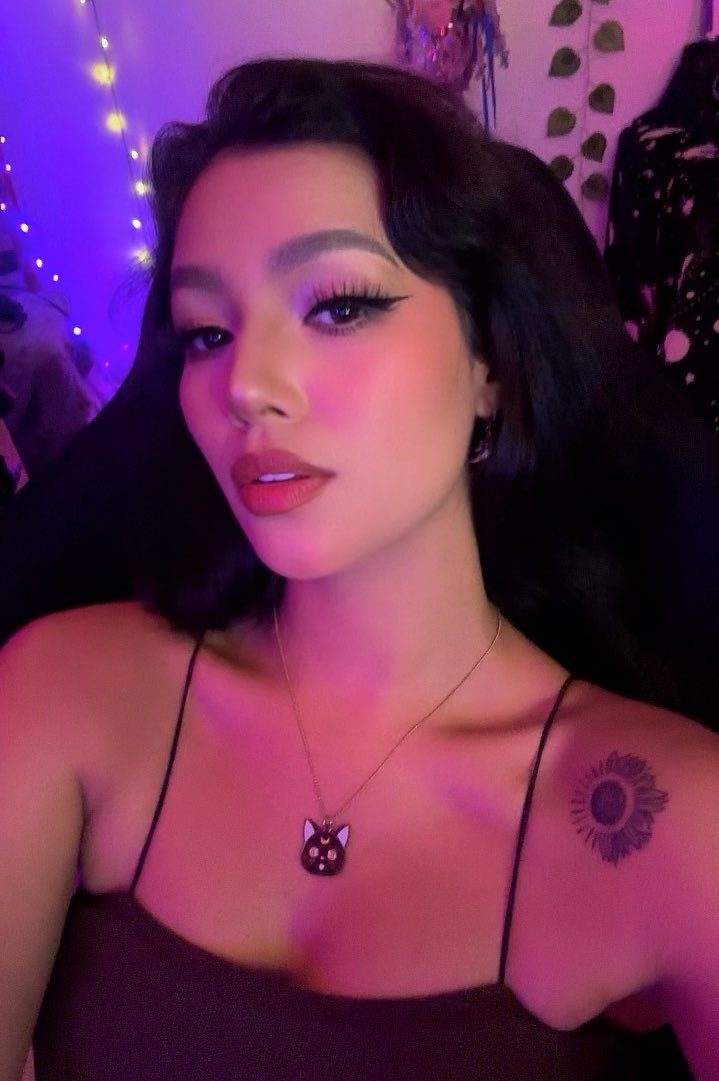 angie 🖤🎙️ tweet media