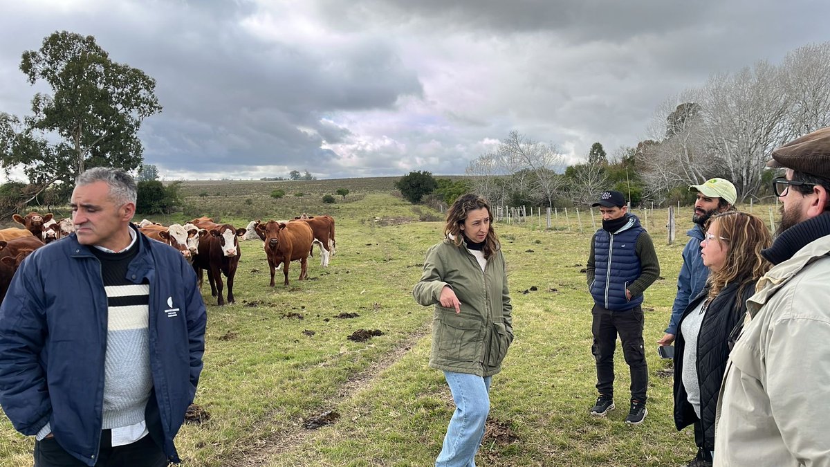 InstitutodeHig1's tweet photo. La Dra. Vet. Florencia y su equipo de trabajo recibieron a los visitantes, compartiendo las líneas de trabajo e investigaciones que se vienen desarrollando. 

Nos acompañaron la Ing. Agr. Andrea Álvarez y su equipo de investigación de la Facultad de Agronomía. https://t.co/U4NCZN0iJJ