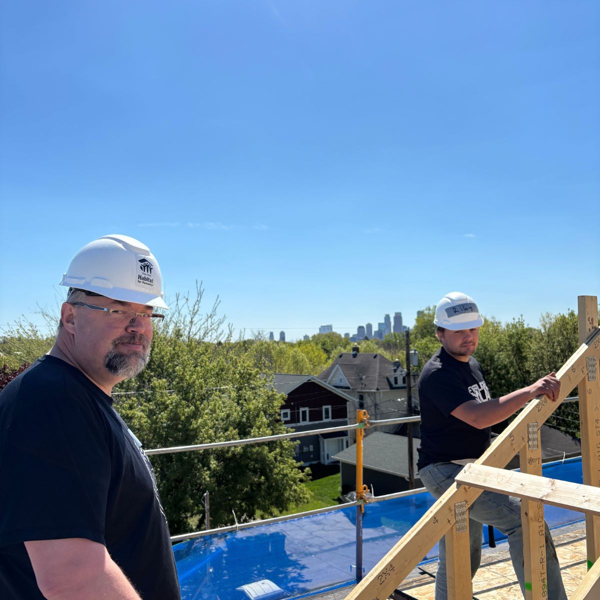 everlightsolar's tweet photo. Our Savage crew got to spend the day volunteering with @tchabitat  🏡 We helped put up the roof structure and support their mission of building safe, affordable housing in our community. Thanks for having us out! https://t.co/luWMfxYGWU