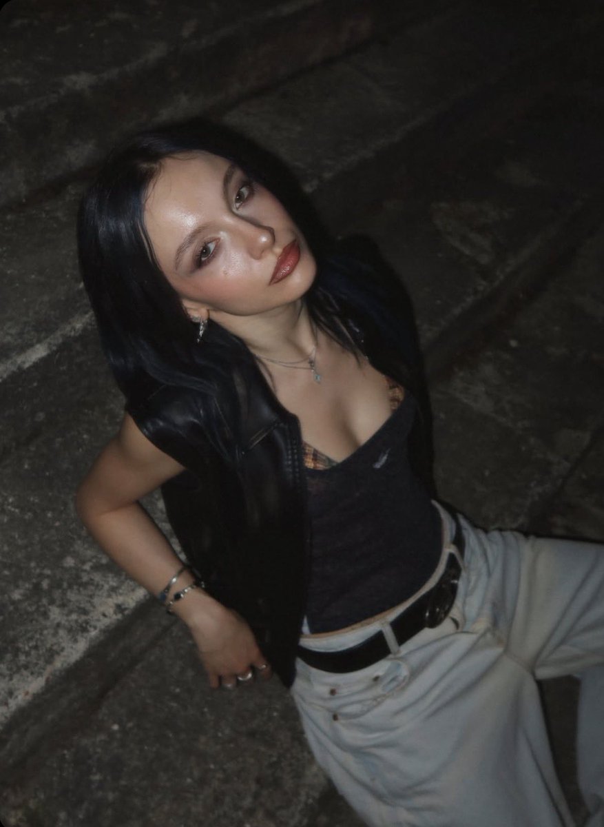 gossipmagazinn's tweet photo. Manifest grubunun gözde üyesi Zeynep Sude Oktay, Instagram hesabı üzerinden yeni fotoğraflar paylaştı. https://t.co/IHNJ1gelrJ