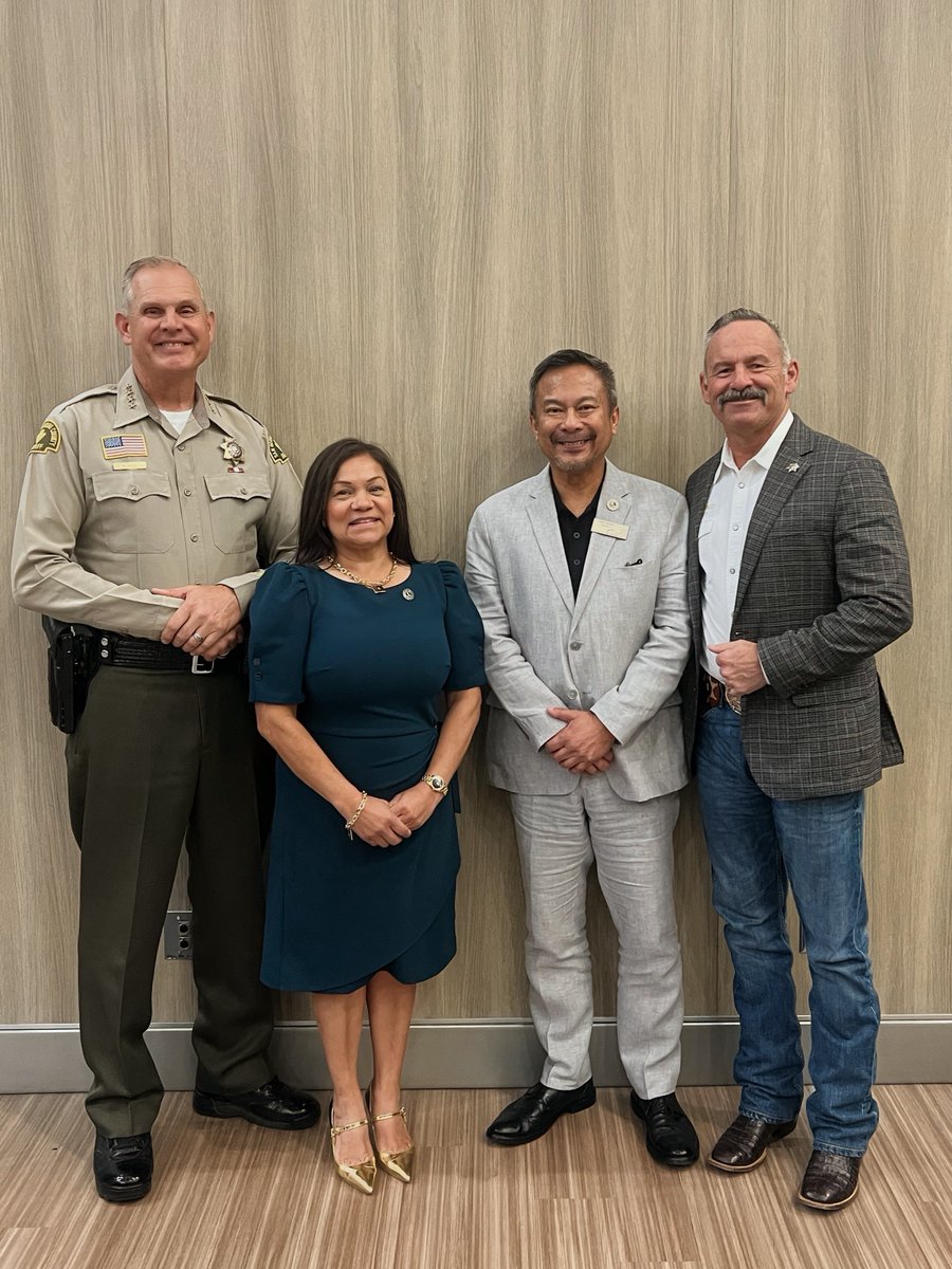CalCities's tweet photo. Thank you to the law enforcement leaders from @RSO, @sbcountysheriff, @RiversidePolice, @OntarioPD, and @PalmSpringsPD for participating in this week’s public safety panel during our Joint Division Meeting with Cal Cities’ Riverside County, Inland Empire, and Desert Mountain divisions.

We appreciate the thoughtful conversation surrounding Prop 36 and the importance of funding implementation efforts.

Special thanks to @asmcastillo for joining us, and to @CityofOntario for hosting!