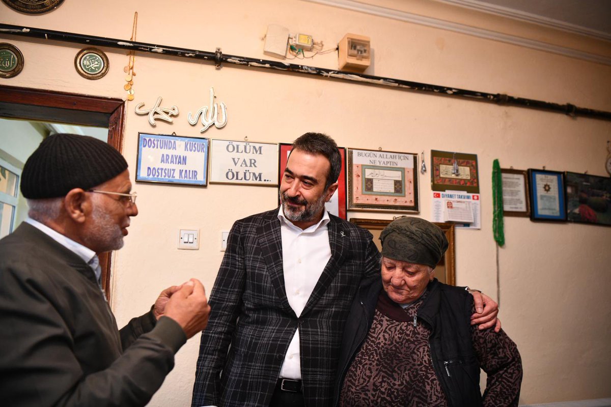 AkpartiAnkara's tweet photo. 📍Sincan

İl Başkanımız Sn. @hakanhanozcan, Sincan İlçe Başkanımız Sn. @Mstafa_Ozcan ve Sincan Belediye Başkanımız Sn. @MuratErcan0606 ile birlikte Ulubatlı Hasan Mahallesi’nde hane ziyaretleri gerçekleştirdi.

Hemşehrilerimizle bir araya gelerek Genel Başkanımız ve Cumhurbaşkanımız Sn. @RTErdogan’ın selamlarını iletti.