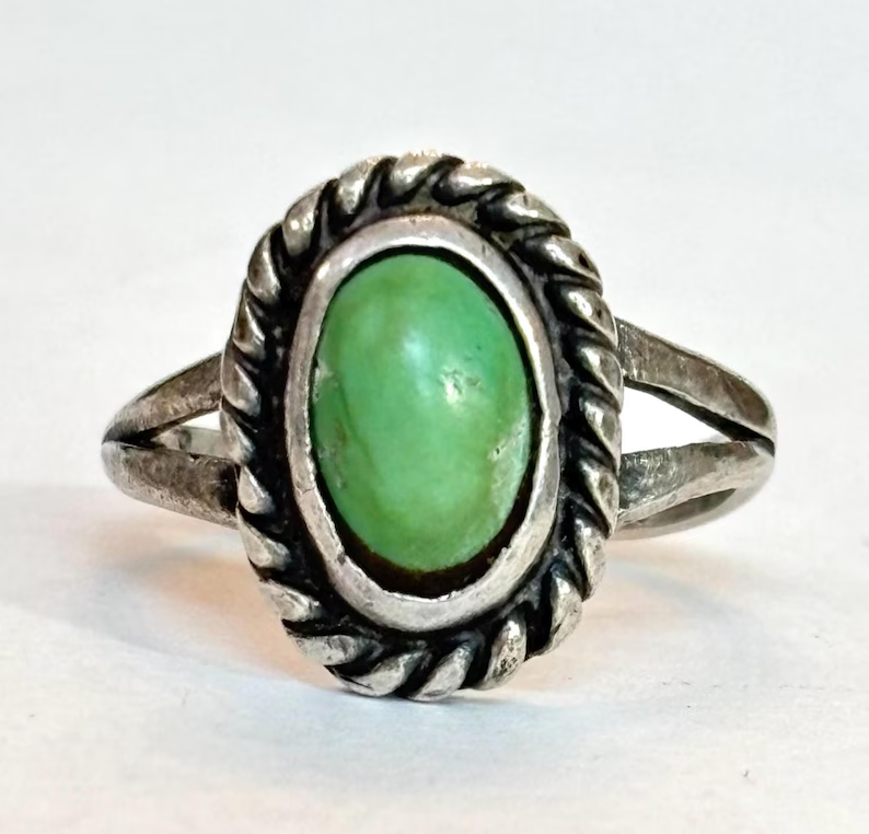 ReneeTWorthen's tweet photo. https://t.co/WlYnHI8JAW
#navajoring #turquoisering https://t.co/ON9fPUWLj4