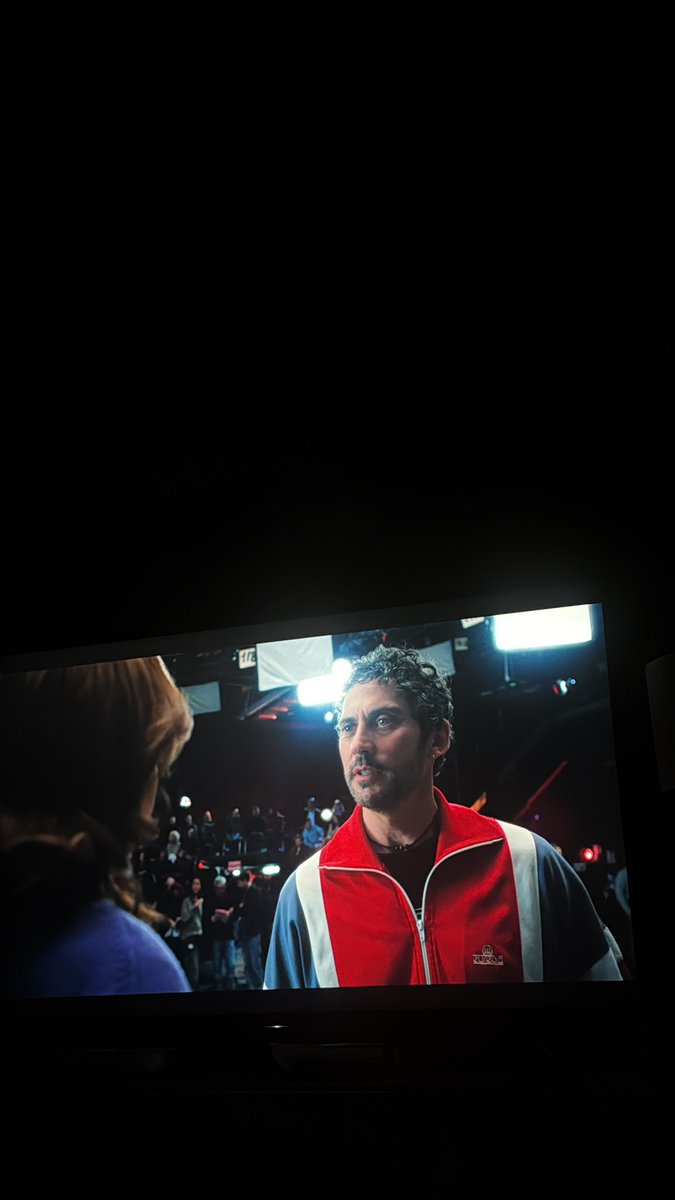 John_Balik_'s tweet photo. Viendo #AidaYVuelta . Pero la verdad es que me esta sorprendiendo. Y esto es gracias a @pacoleon , que ha hecho algo muy original y creativo #Aida #CineEspañol https://t.co/h6Q9G64XWN