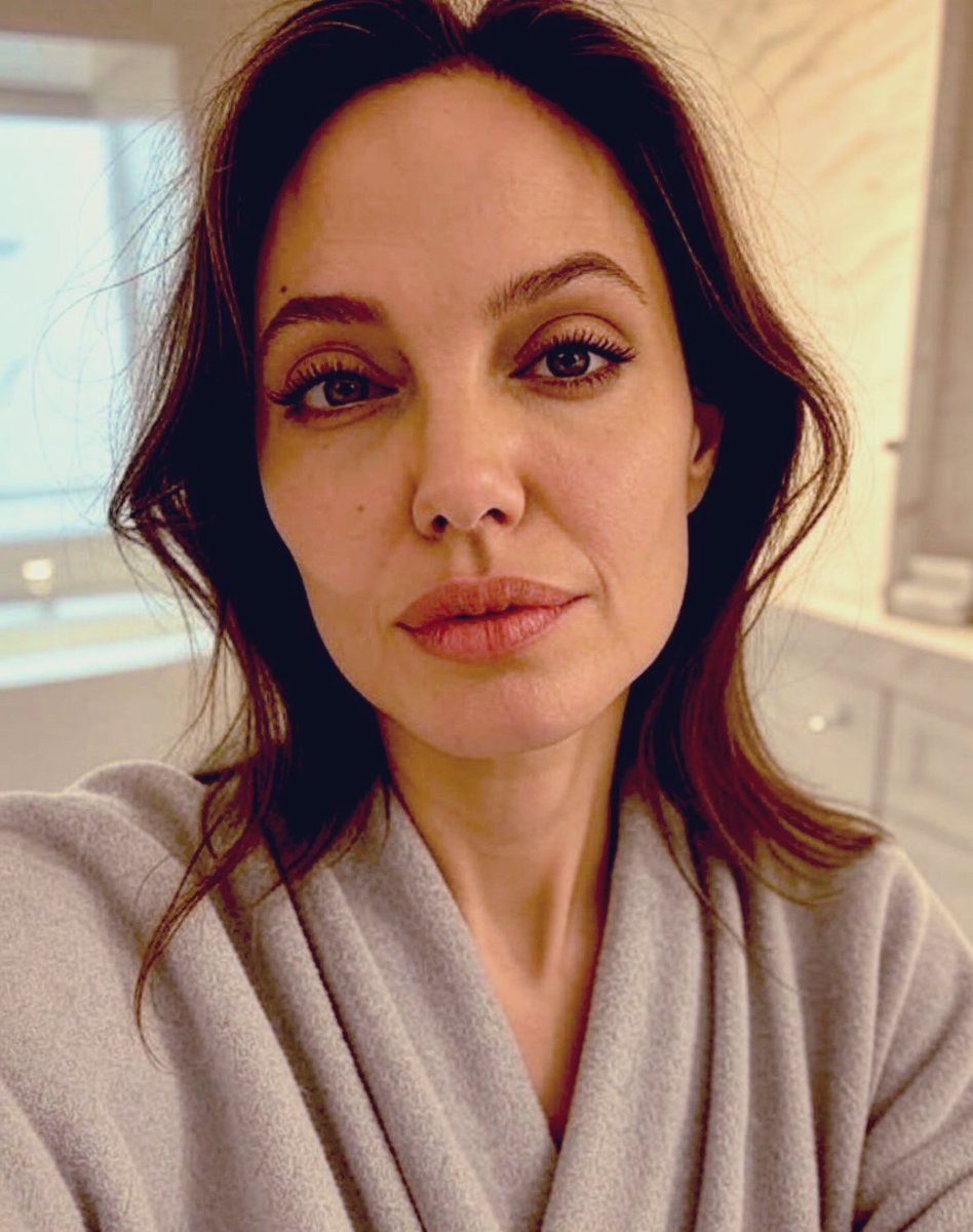 Angelina Jolie tweet media