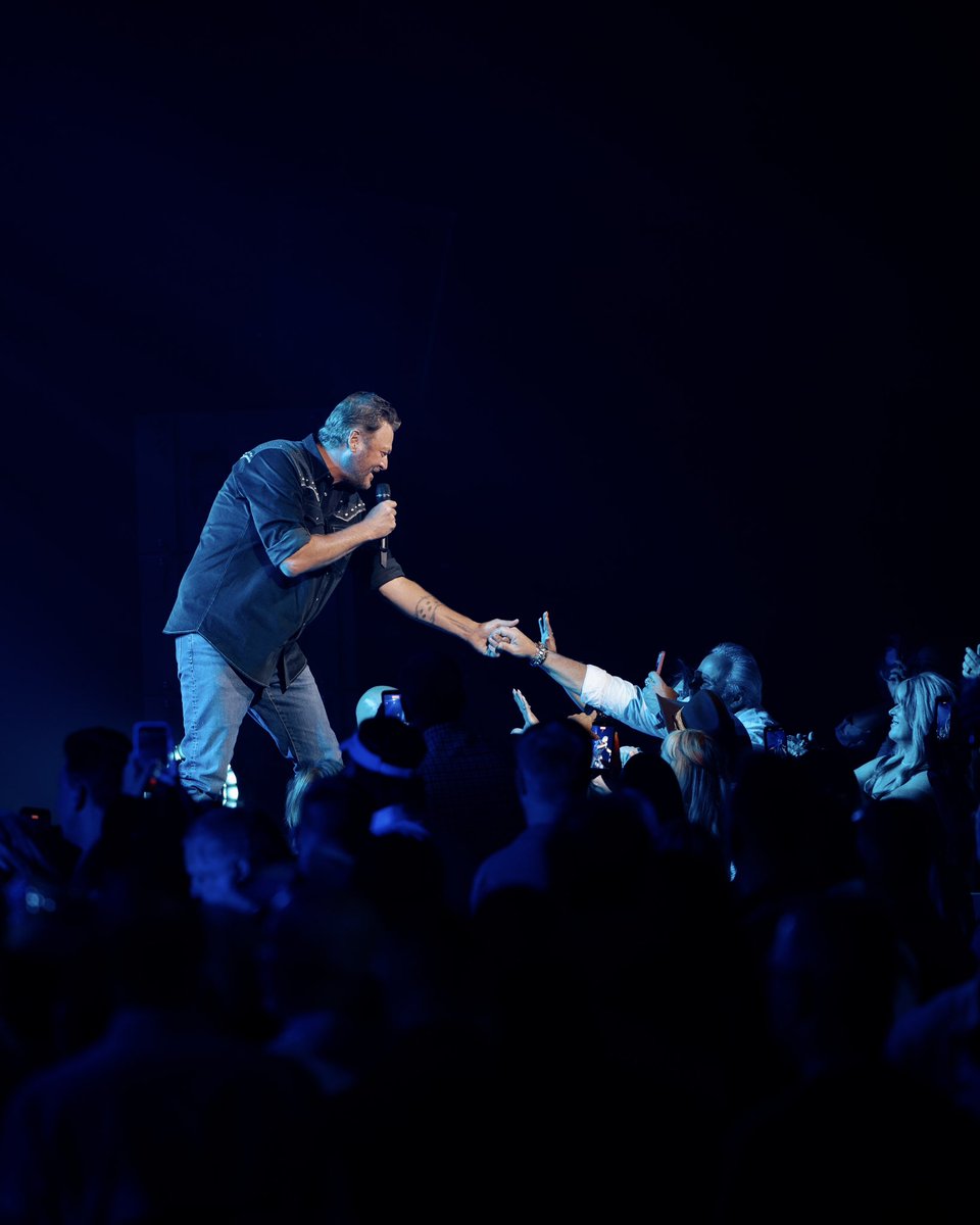 Blake Shelton tweet media