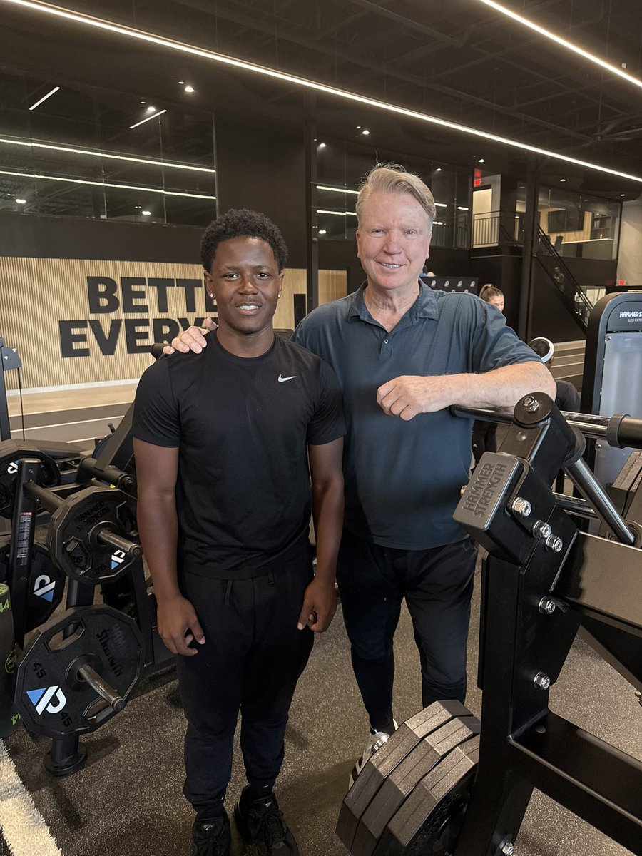 RahmirRivera4's tweet photo. Today I met NYG, 2xSB champion @PhilSimmsQB. Thank you for the time and advice. 

@CSimmsQB https://t.co/u9aqeybSNT