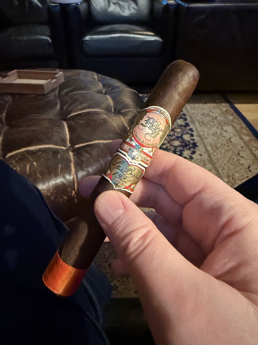 PucksSticks's tweet photo. Cool and windy. Went to lounge and had one of my favs. My Father Le Bijou. So good I had 2. https://t.co/1XUrbyovN1
