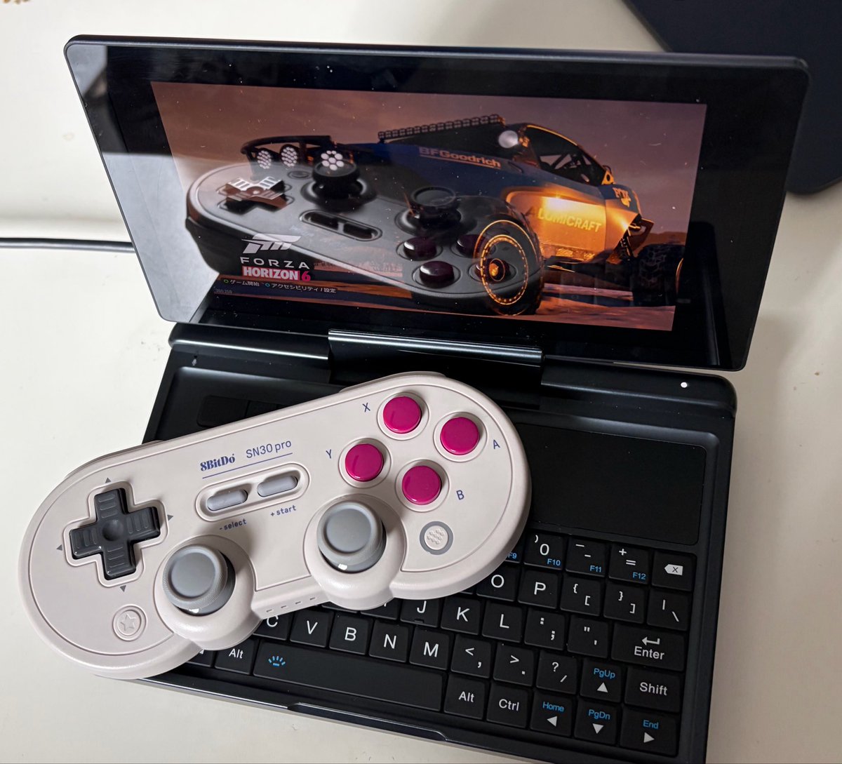 yohewi's tweet photo. Steam linkならGPDmicroPCでもForzaHorizon6出来るな。出張でもできそう。
コントローラーはXboxのに変えたい。 https://t.co/6Q2dXZBqFD