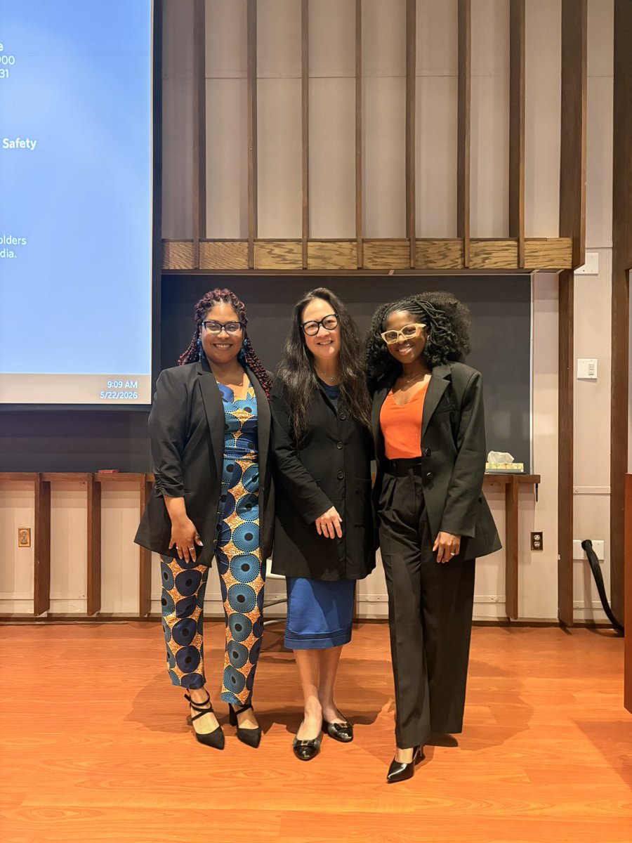 TsengJennifer's tweet photo. “Yes, you’ll feel like you’re the worst ever when you come back to clinical from research years … and then you’ll help patients … and then it will be OK.”

🙌 👏 all those who take time for 🔬 🧬 including @kiyahandersonmd @Khuatyy @BUMedicine @BMCSurgery ! https://t.co/gh3Dnw2XVG