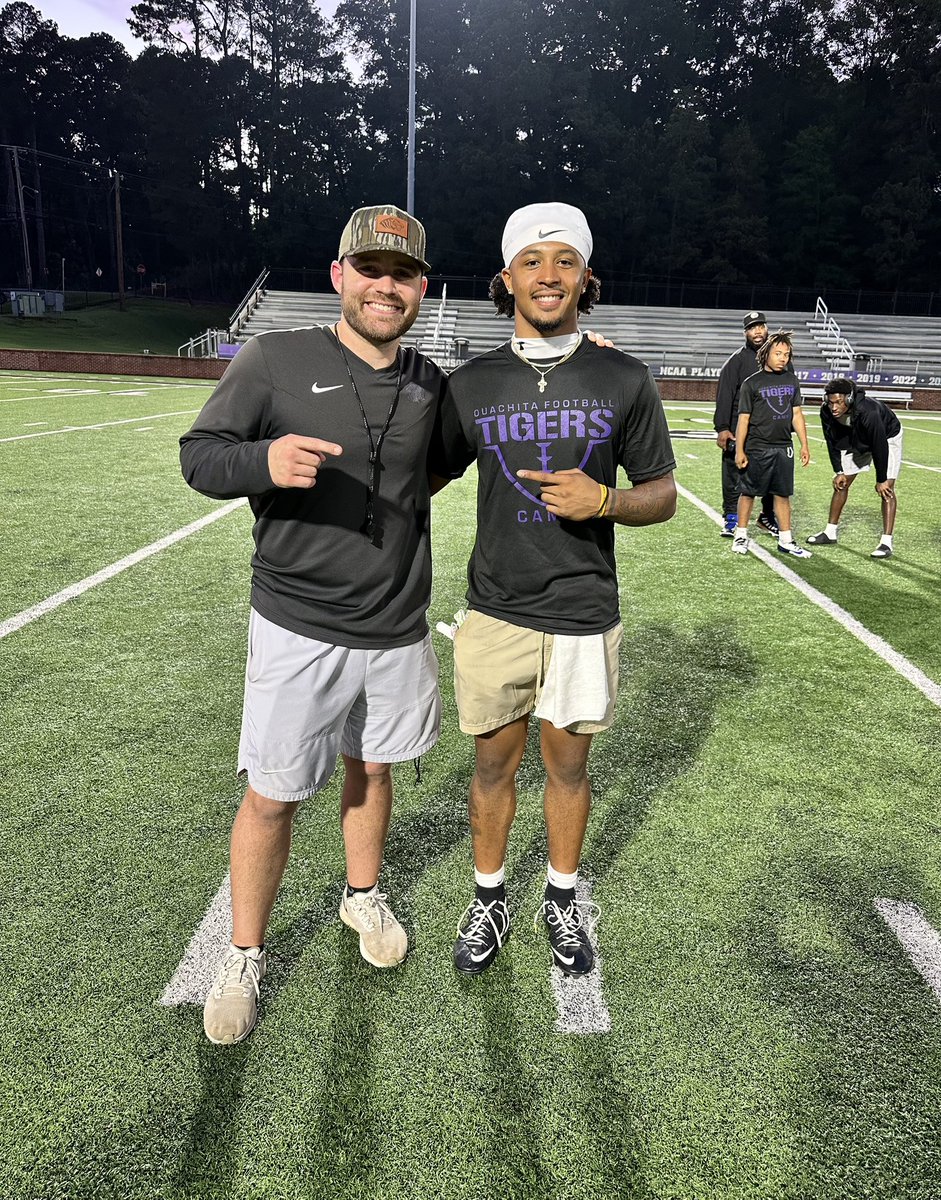 K2mDavis's tweet photo. After an amazing camp at @OuachitaFB I am blessed to receive an offer! 
@tygeorge23 @bryantguerra24 @JHSHurricaneFB @CoachSpenceOBU @CoachCarsonFB @PrepRedzoneAR https://t.co/UqQuIyCtZT