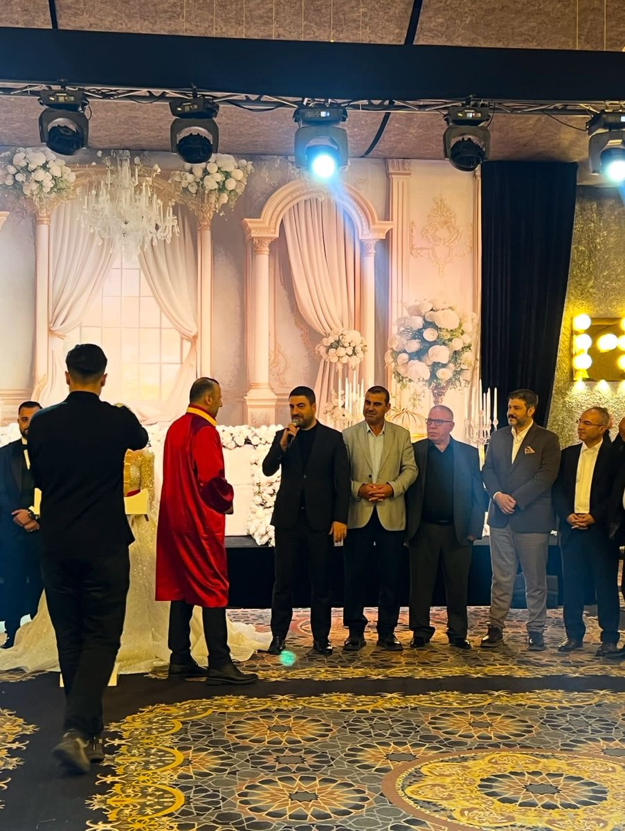 Karakopruak's tweet photo. Başkanımız Sayın Av. Orhan Çelik, Başkan Yardımcılarımız ve Büyükşehir Belediyesi Meclis Başkan Vekili Sayın Hasan Suyun ile birlikte; İlçe Başkan Yardımcımız Sayın Faruk Uğurlu’nun yeğeni Sabri Uğurlu’nun düğün merasimine katıldılar.
Uğurlu ve Kaplan ailelerini tebrik ediyor, genç çiftimize bir ömür boyu sağlık, huzur ve mutluluk diliyoruz.
@RTErdogan @bybekirbozdag
@abuyukgumus @hakanaksu058 @farukaytek @milhamigunbegi @avorhancelik @hasan_suyu44951