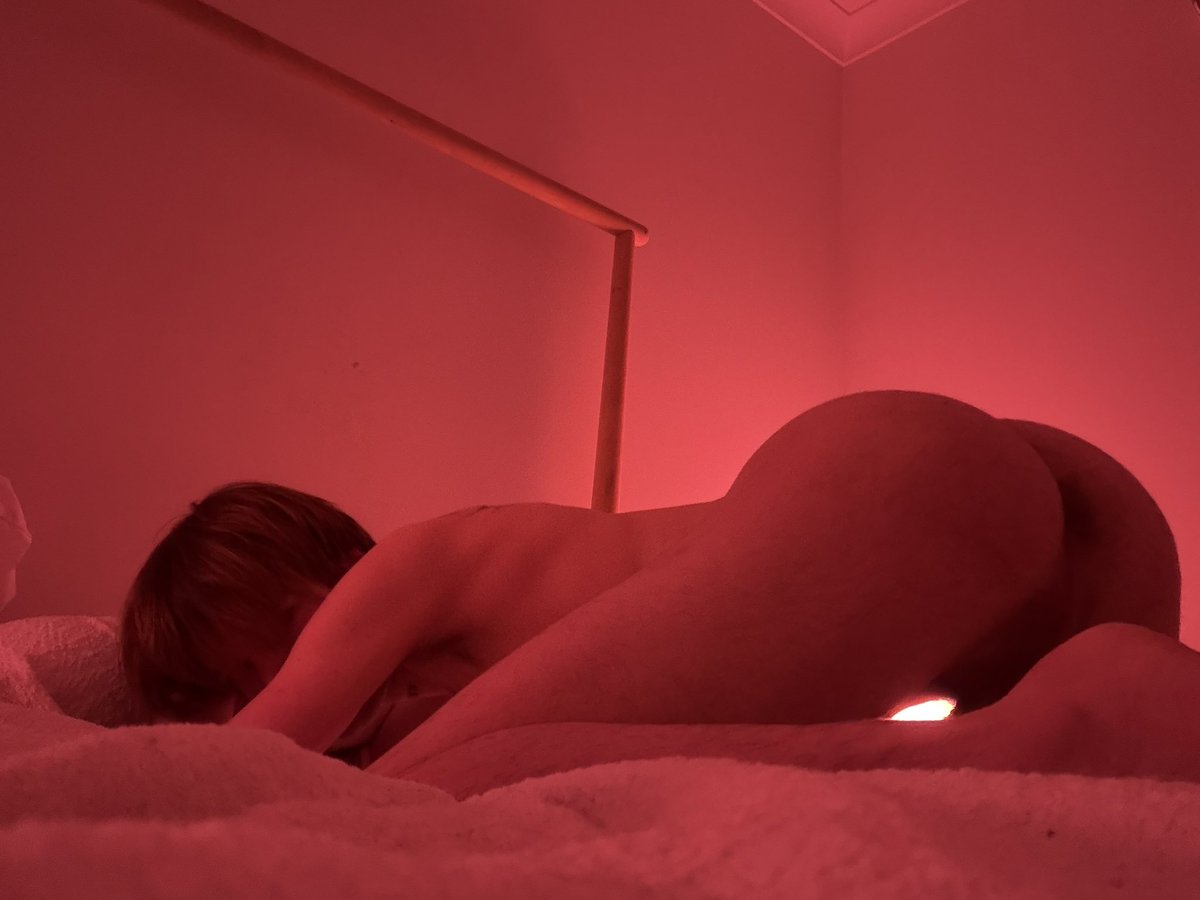 killxzak's tweet photo. a nude one as requested 🙈 https://t.co/ereuDhHD8N