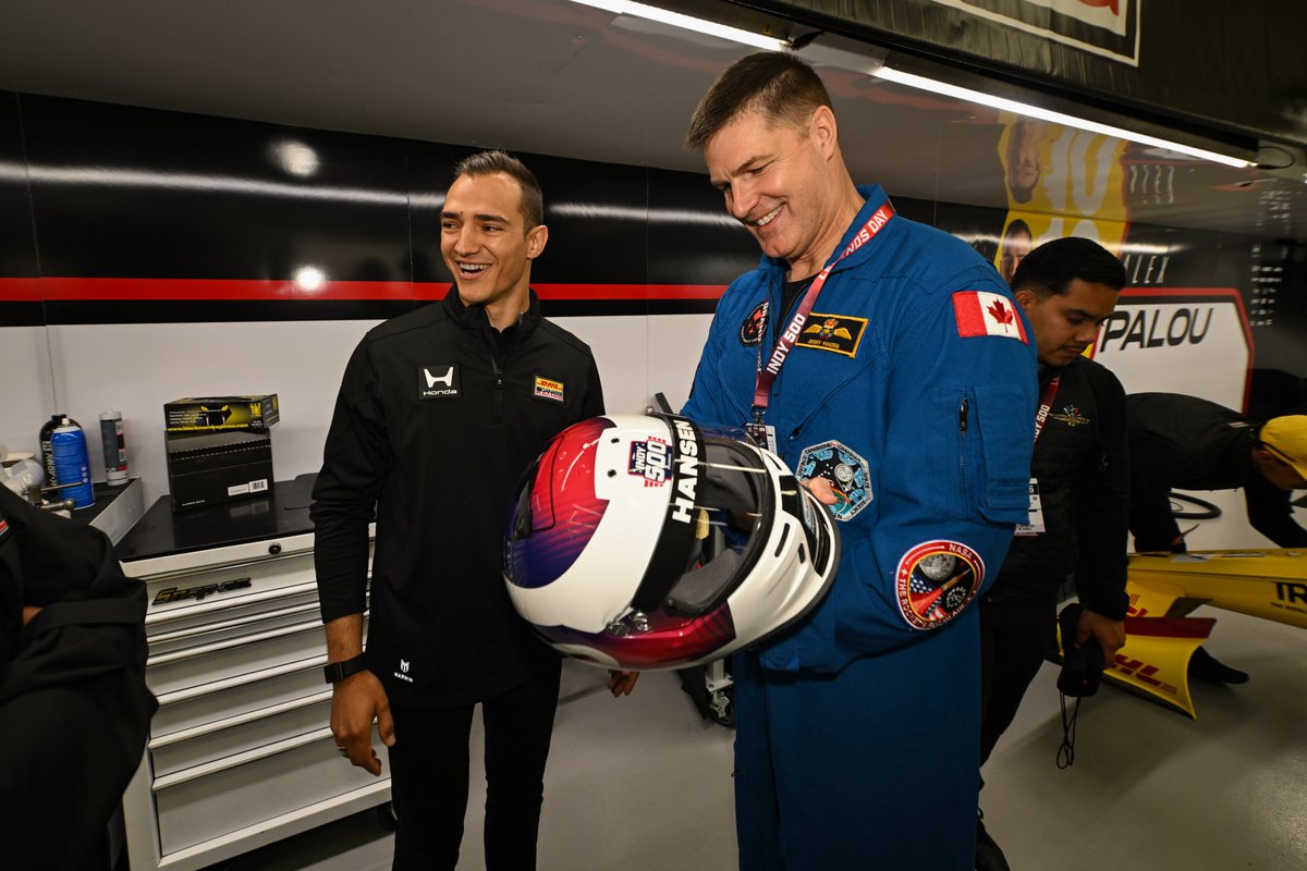 IMS's tweet photo. One saw the moon, one drank the milk! 🤝

@Astro_Jeremy got the ultimate @MillerLite #CarbDay experience with defending #Indy500 winner @AlexPalou and @CGRTeams. https://t.co/mBRlyPetvp