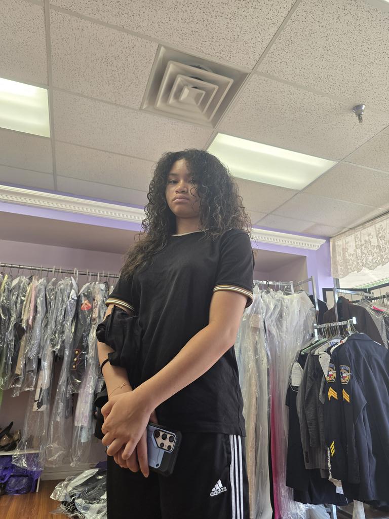 ddsgucci's tweet photo. @Zendaya if you need someone to play a younger you,sister, or daughter my kid will do it. She gets comparisons to you https://t.co/BOb5MogsFj