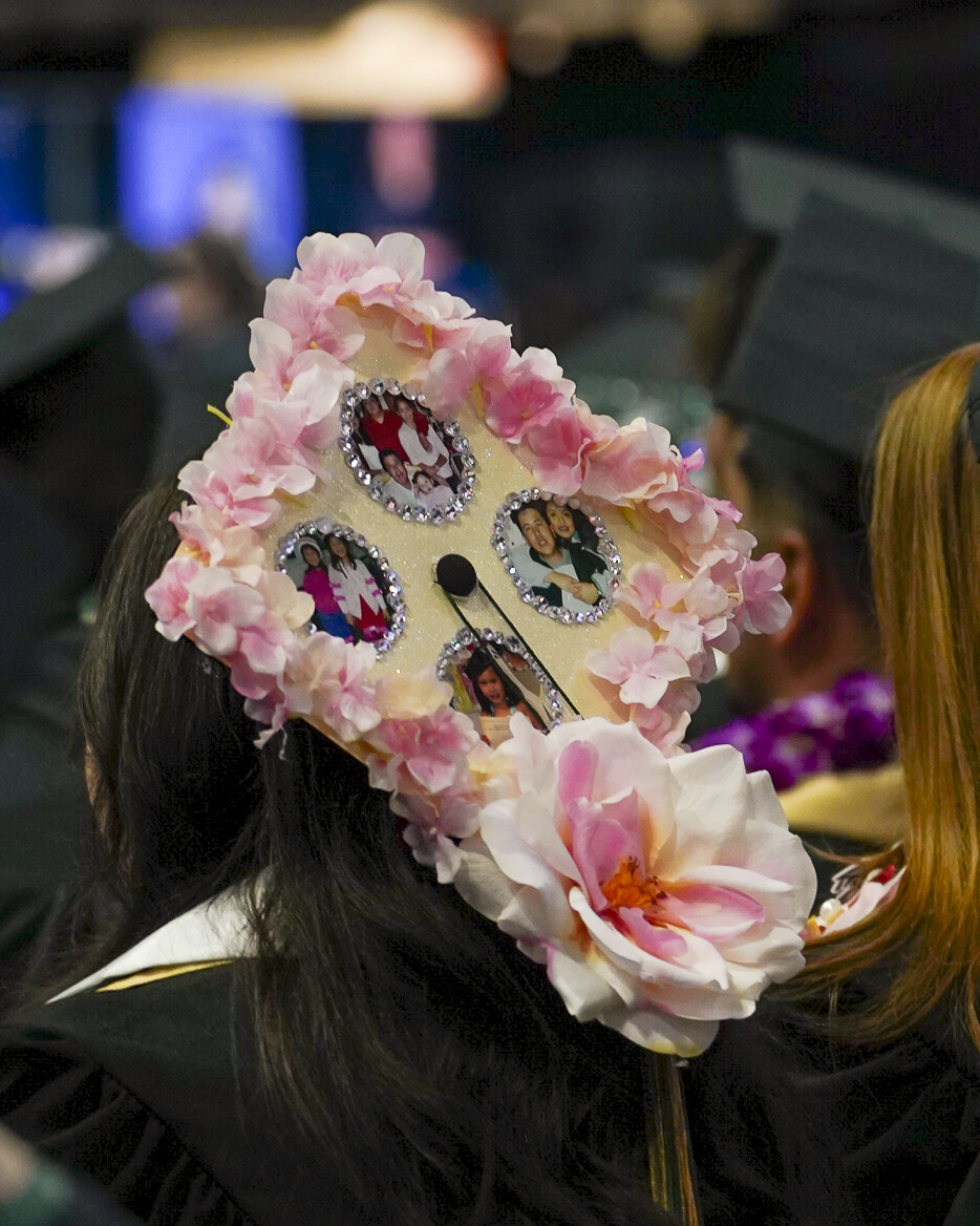 sacstate's tweet photo. Every cap tells a different story. ✨🎓 

Congratulations, Class of 2026! 🐝 #SacStateGrad #MadeAtSacState

📸 Sacramento State/Ruben Aguilar https://t.co/XPoZosULq9