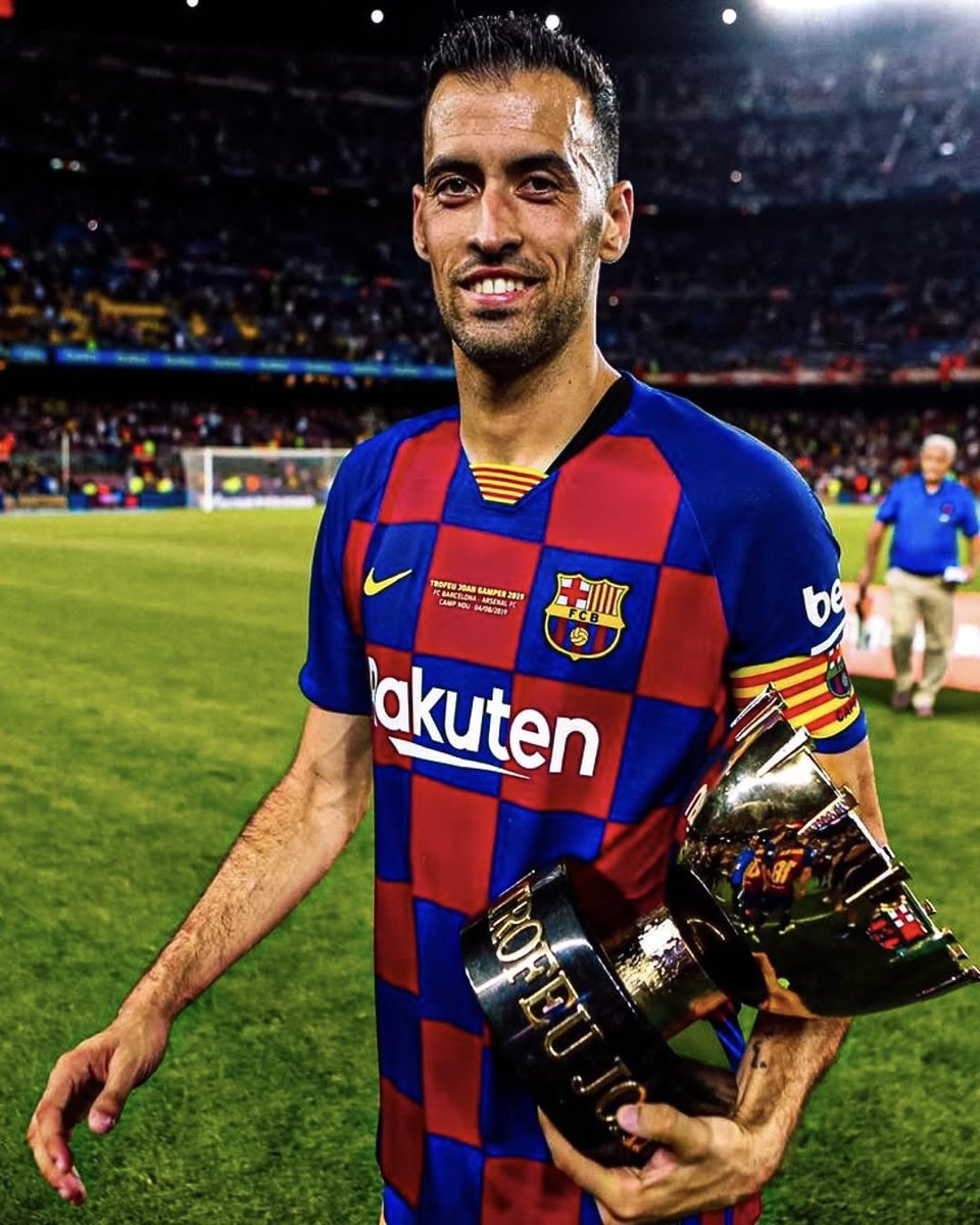 MotivacionesF's tweet photo. ▪ Sergio Busquets jugó durante 15 años en el Barcelona.
▪ Se perdió apenas 12 partidos por lesión.
▪ Pocas veces se le vio en un gimnasio.
▪ Tampoco era el futbolista más rápido.

Y como dijo Juan Roman Riquelme: ''Busquets confundió al fútbol mundial". Simplemente el mejor pivote de la historia del fútbol.