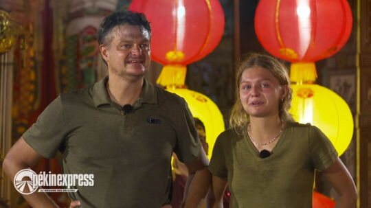 The_best_man_57's tweet photo. Anthony &amp; Anna, le duo père-fille fusionnel du Nord remportent la Saison 22 de #PékinExpress "Au royaume des dragons" et la somme de 86 150 €. https://t.co/OinBnKOsTr