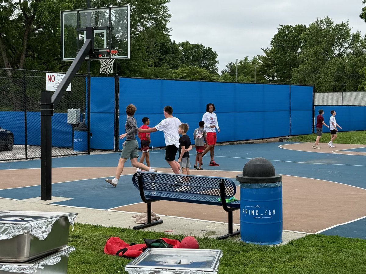 LOB_24's tweet photo. @Eholmes04 Congratulations! I’m not sure if this message ever stuck. But the fact your last day of school you chose to make some kids day at the park speaks volumes! Thank you for being the person you are! Everything is in front of you! Opportunity awaits! Go Be Great! #OTP https://t.co/0tojQGkH6S