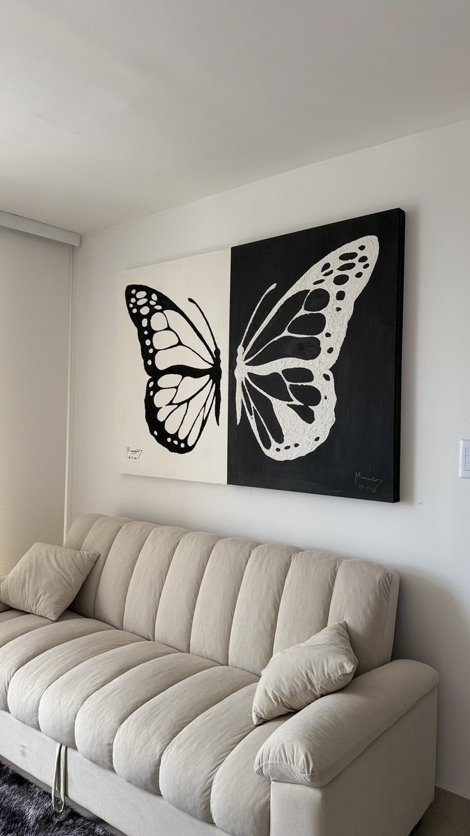 ____jnst's tweet photo. A mi mami le gustaban las mariposas y a mí también. 
Regalitos que quedan plasmados para siempre ❤️🦋 https://t.co/mth7dc1rw8