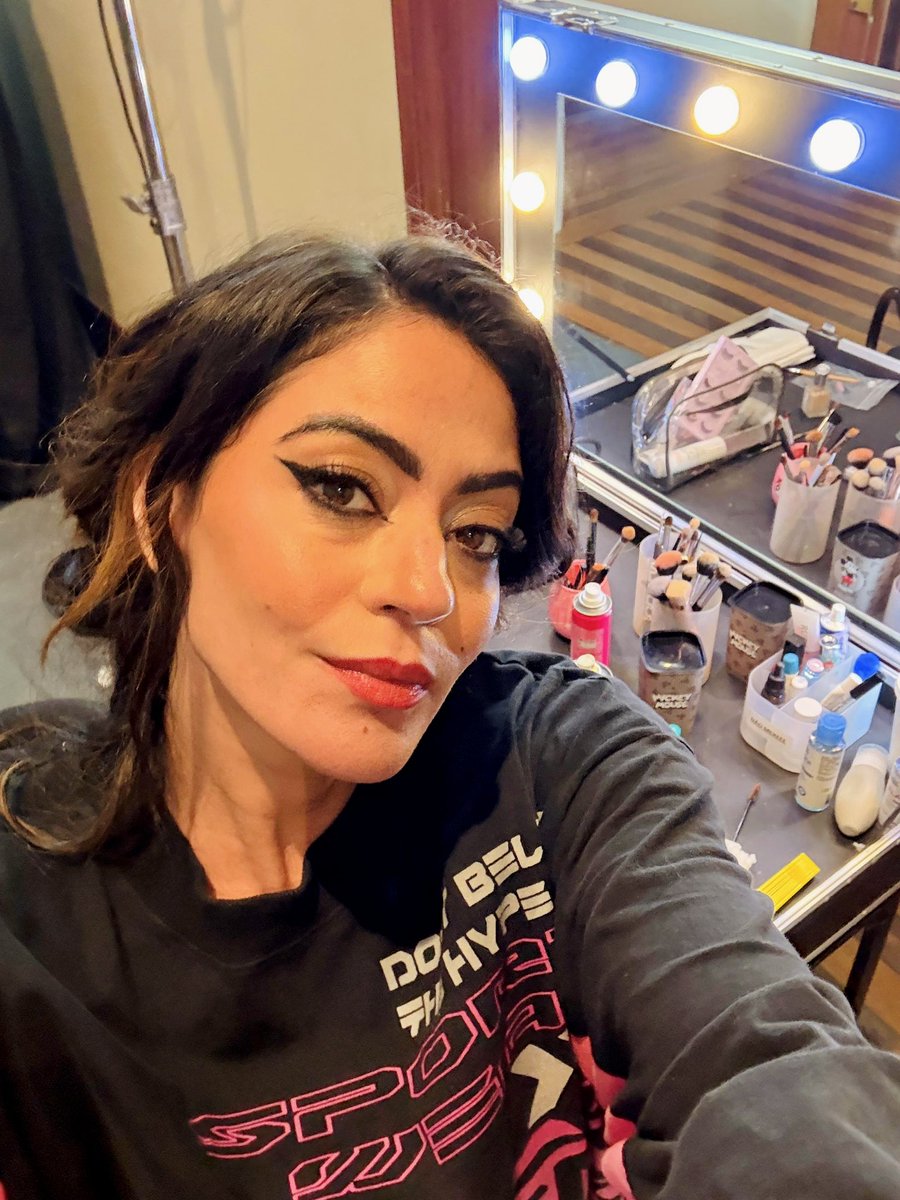 * Carol Castro * tweet media