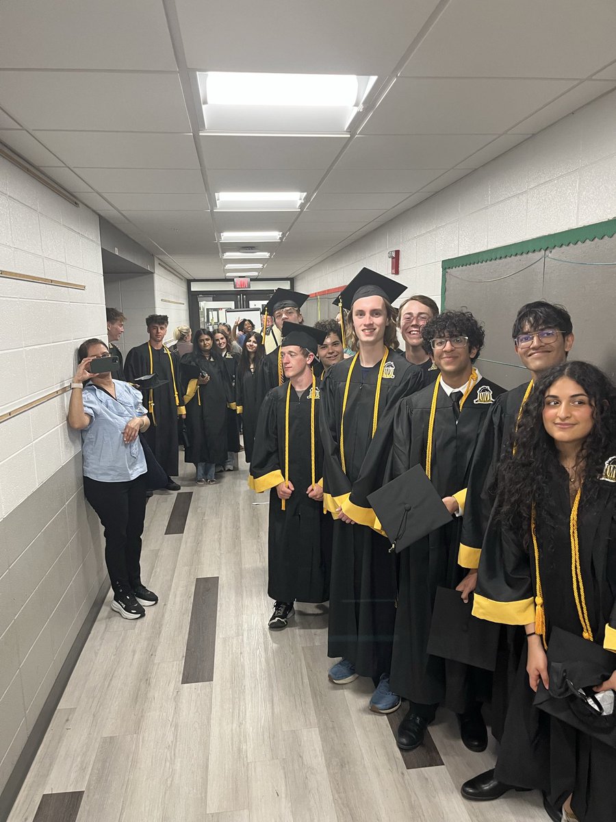 ATalley204's tweet photo. Brookdale ES is celebrating its 40th anniversary today.   There was a lot of energy and joy here today.  Some Metea students, ready for graduation, came back to their elementary school.  @ipsd204 @BrookdaleBobcat https://t.co/2D2rsHrH75