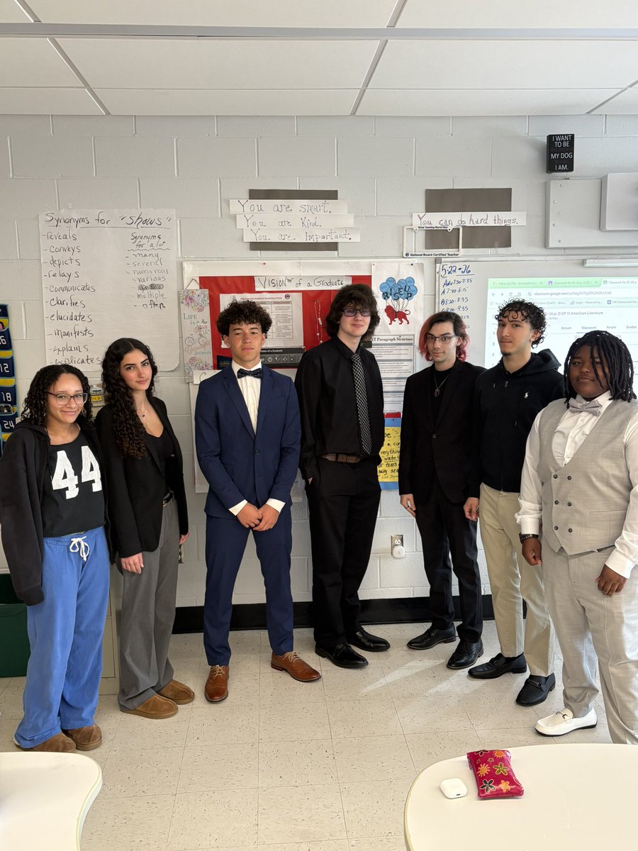 Tderiso10's tweet photo. These @LHSRI Juniors knocked it our of the park today w/their expertise &amp; aplomb #blessed @KenHopkinsJr @Cobb45M @MsLanni @LHSPhysEd @English_LHS https://t.co/21WEaj3zv1