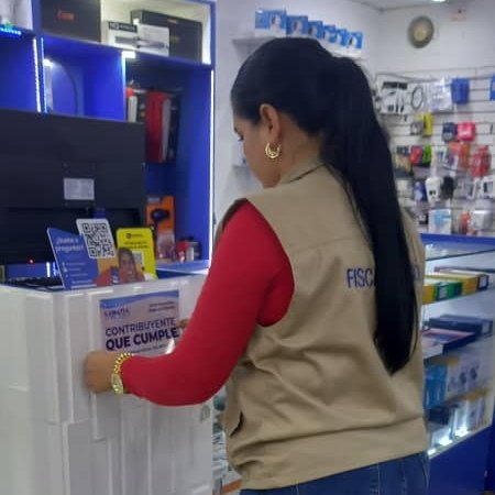 SucreSabates's tweet photo. #Entérate |  El SABATES inicia una nueva semana de fiscalización, verificando el cumplimiento de deberes formales tributarios en las ciudades de Cumaná y Carúpano.

@NicolasMaduro   
@sucregobierno_b   

#SomosSABATES🇻🇪💙 https://t.co/dZE4p7oolP