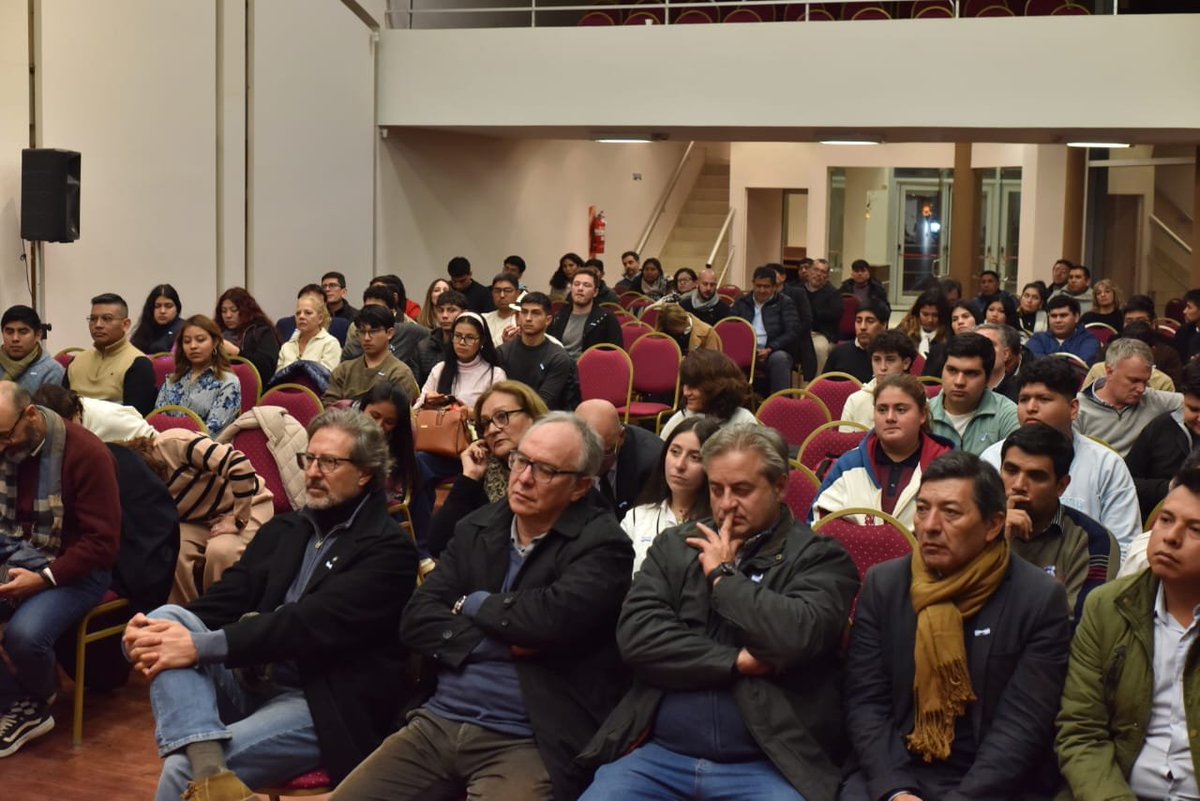 martinyeza's tweet photo. Gracias equipo de Jujuy futuro por invitarme a presentar El Quinto poder, liderada por @AdrianoMorone, uno de los mejores políticos de nuestra generación que tanto ama a su provincia.
Me encantó compartir junto a vos y Lucho Angelini. https://t.co/0x2LSWZVr1