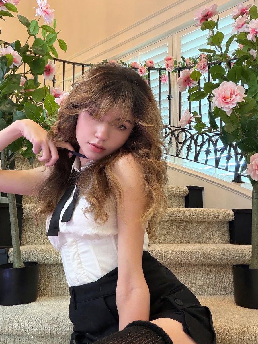 BonnieUpdatess's tweet photo. New post via Bonnie on Instagram!
https://t.co/7iB1UUKAqk
"So excited to co-stream the @Crunchyroll @TheAnimeAwards on Saturday, May 23rd at 1am PT :) do you recognize my anime-inspired look? #animeawards #crunchyrollpartner" https://t.co/dhSqbFit4N
