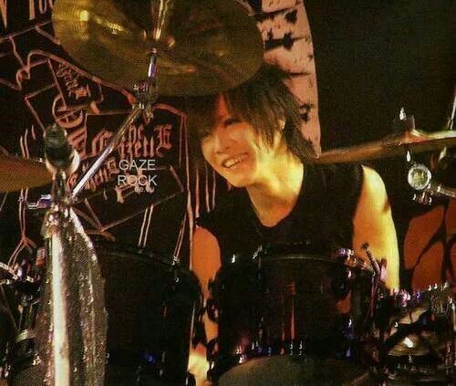 Moxy6Gun's tweet photo. "but he isn't even doing anything..."
He doesn't have too!!

Kai pt3 (smiles edition)
#thegazettE #thegazettrkai

He has such a sunshine smile no?! https://t.co/KLCZ1n4D2G