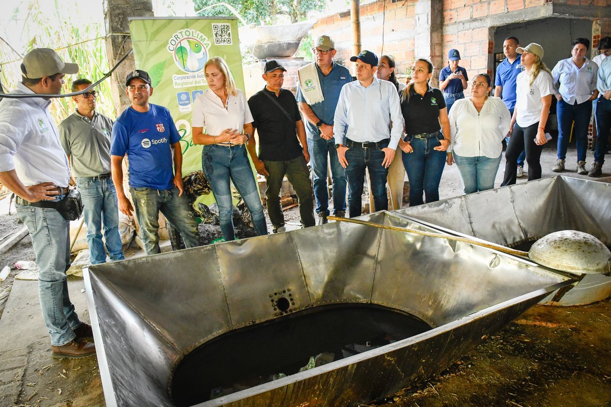 cortolima's tweet photo. Las hornillas permiten optimizar el consumo energético, aprovechar adecuadamente el bagazo de caña y reducir el uso de combustibles contaminantes, fortaleciendo la producción panelera mientras protegemos nuestros bosques. 🔥🌳 https://t.co/tx2VDdfnaU