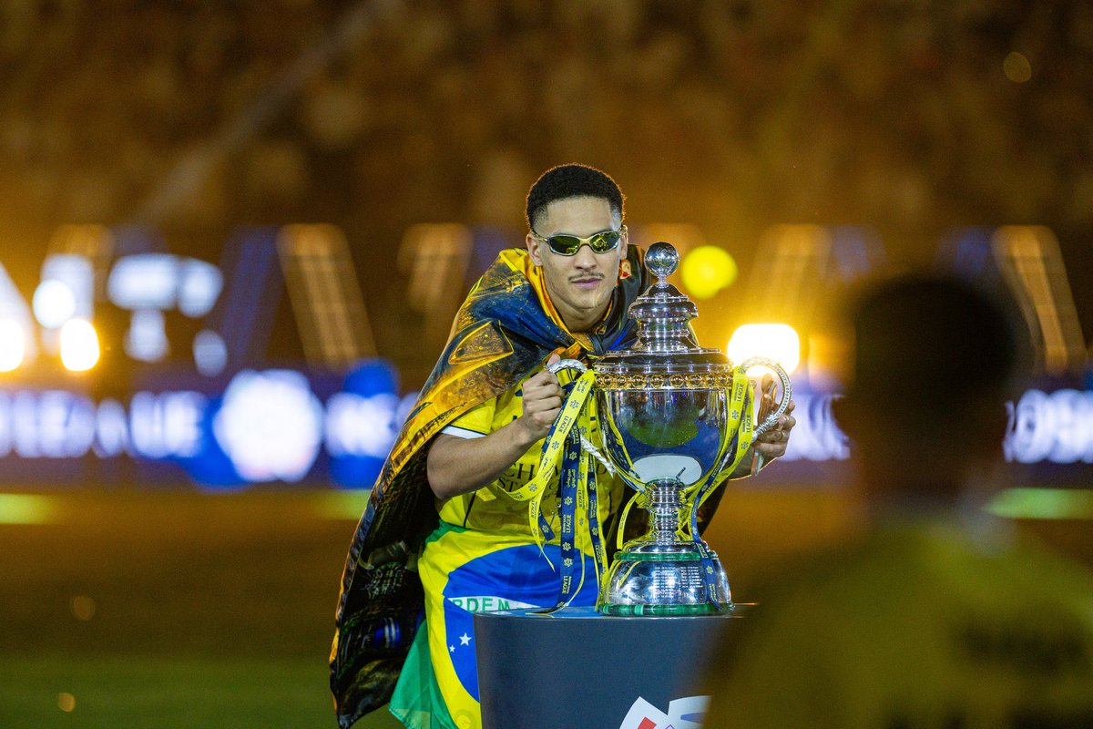 Salshami1's tweet photo. الف مليون مبروك لـ #النصر العالمي وللأمة النصراوية 💛💙 تحقيق كاس بطولة الدوري https://t.co/BAAbR0QQ2k