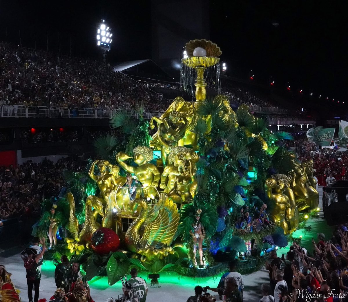 Wigder's tweet photo. Carnaval 2026
Grupo Especial
Desfile das Campeãs
Imperatriz Leopoldinense
Rio de Janeiro, Brasil
Foto: Wigder Frota https://t.co/RBDd3m9gEp