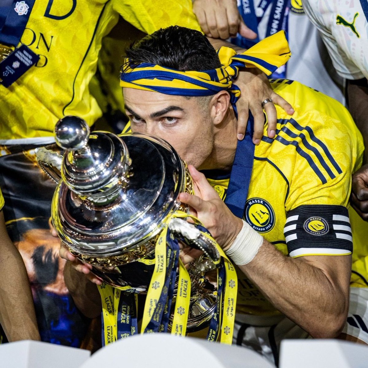سلوم بطل الدوري🏆💛 tweet media