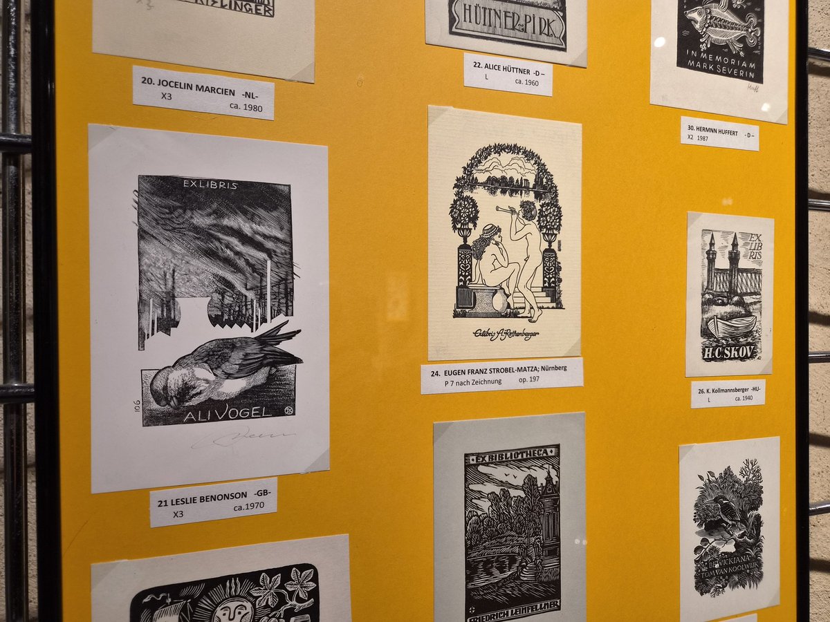 jochen_ringer's tweet photo. Unsere neue Sonderausstellung "Ex Libris der Sammlung Haffki - Rund um den Weiher" ist nun offiziell eröffnet! Die kunstvoll gestalteten Blätter sind bis zum 30.08. in den Museen im Alten Schloss zu sehen. #Kreisheimatpfleger #Heimatpflege #Kultur #Geschichte #Museum https://t.co/0jXPVkEpqg