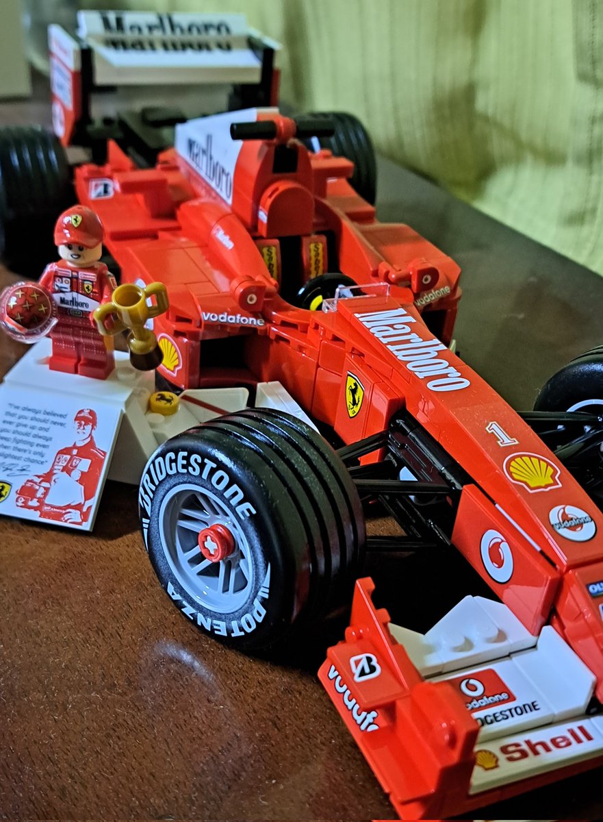 bucks_bucks's tweet photo. F1 WEEK CANADA 🇨🇦 GP👍

LEGO FERRARI F2004を組立て
ヘルメットや車体に不足してる
Marlboro Vodafone etc.デカールを
モデルガレージロム様にて大阪梅田で現地購入👏
@Romu_Minicar 

私がLEGOに惹かれるのは
デフォルメとリアルの丁度イイトコを気軽に楽しめる処😁

#LEGO
#FERRARI
#F2004 https://t.co/AeOGyDRdPR
