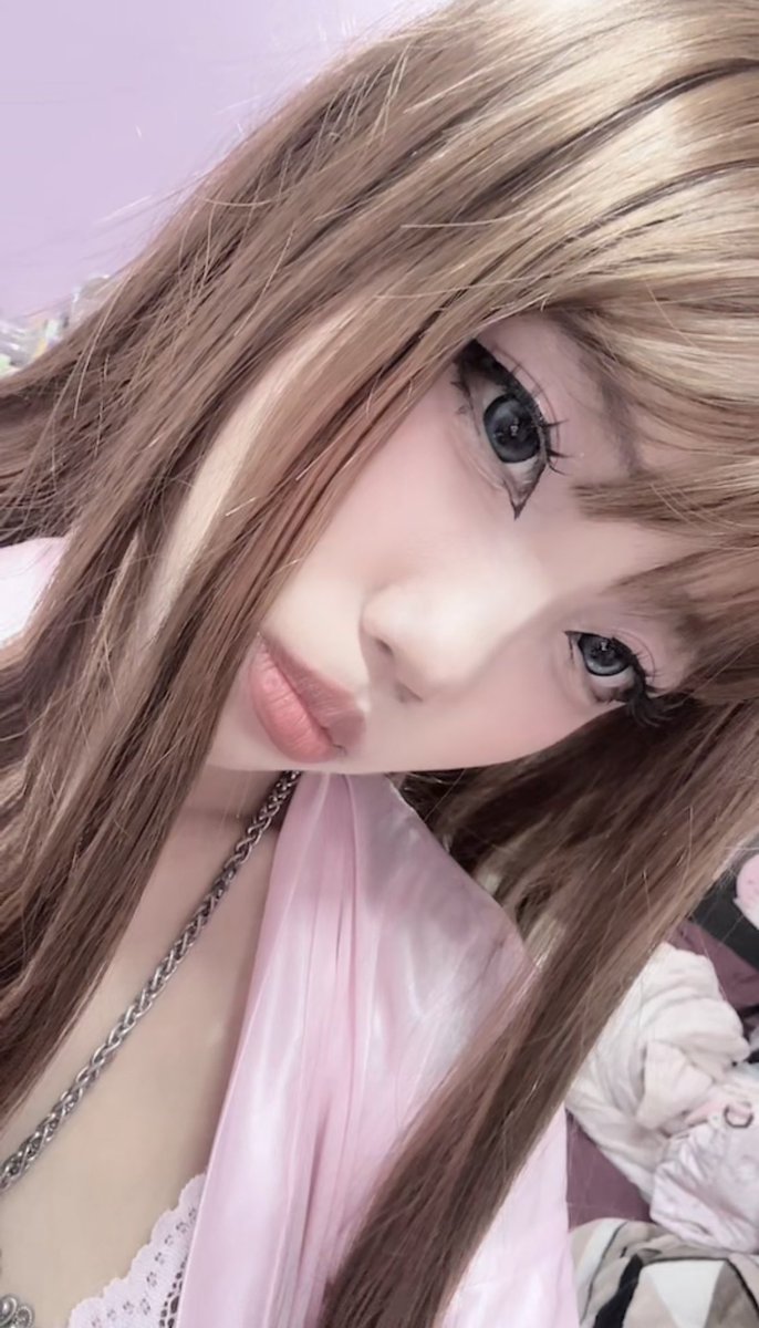 doll tweet media