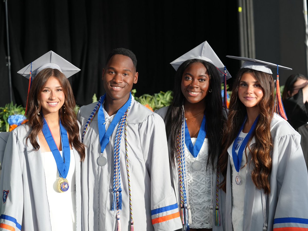 WoodlandsStuCtr's tweet photo. 𝗖𝗹𝗮𝘀𝘀 𝗼𝗳 𝟮𝟬𝟮𝟲:
Grand Oaks High School Class of 2026 Commencement Ceremony at The Cynthia Woods Mitchell Pavilion, The Woodlands, Texas on Thursday, May 21, 2026 https://t.co/hNkiYnKBSa
