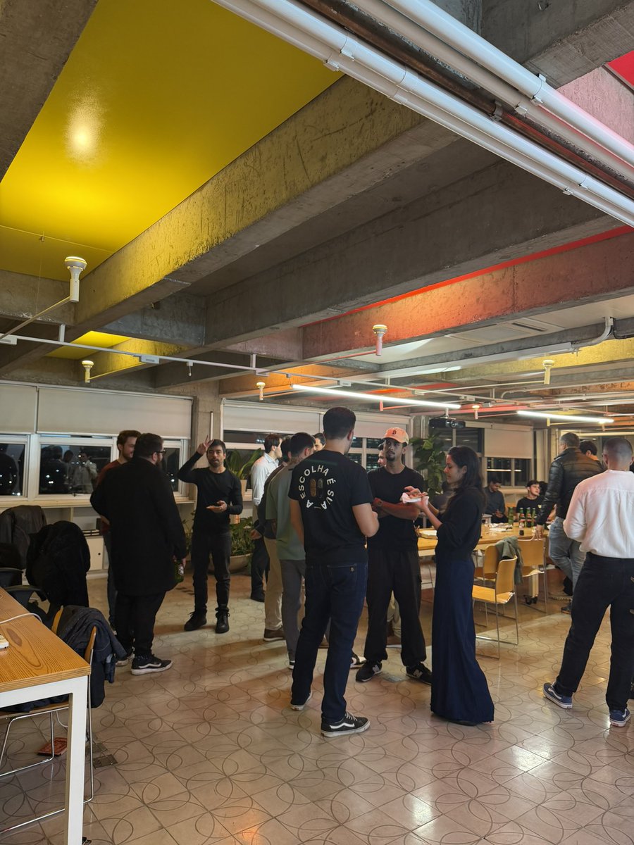 BitCoisas's tweet photo. Pizza day na @ORANJEBTC rolando agora, estamos mais um ano celebrando essa data bitcoiner junto com amigos e outros bitconheiros.

Como você está comemorando por aí? https://t.co/wGGFMN3I9b