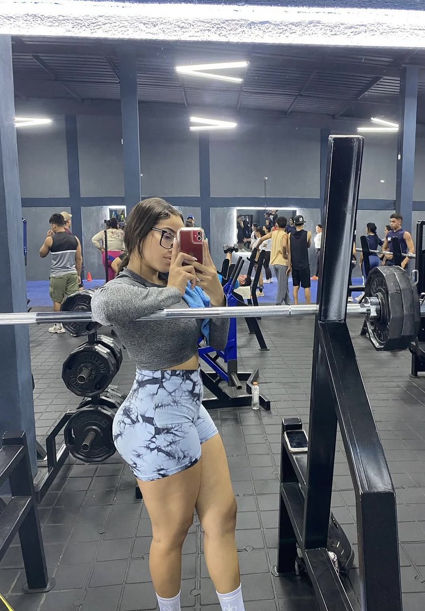 Karol92k's tweet photo. Poniéndome más durita💦💦🤤 https://t.co/fE1I1TtT7g