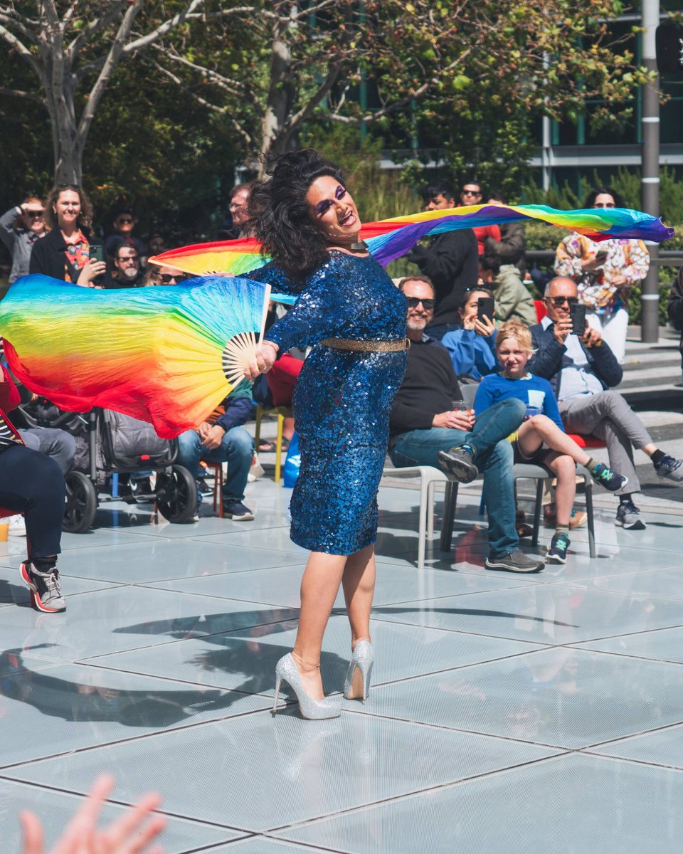 TransitCenterSF's tweet photo. June is bringing the vibes 🌈🎶☀️

🎻 June 6 — San Francisco Bluegrass &amp; Old Time Festival 11:15am-6pm
🌈 June 20 — Hubris drag show at the Park 2pm-5pm

Free. Outdoors. Open to all.
See you 70 feet above the city 🌿 https://t.co/19t08iBI59