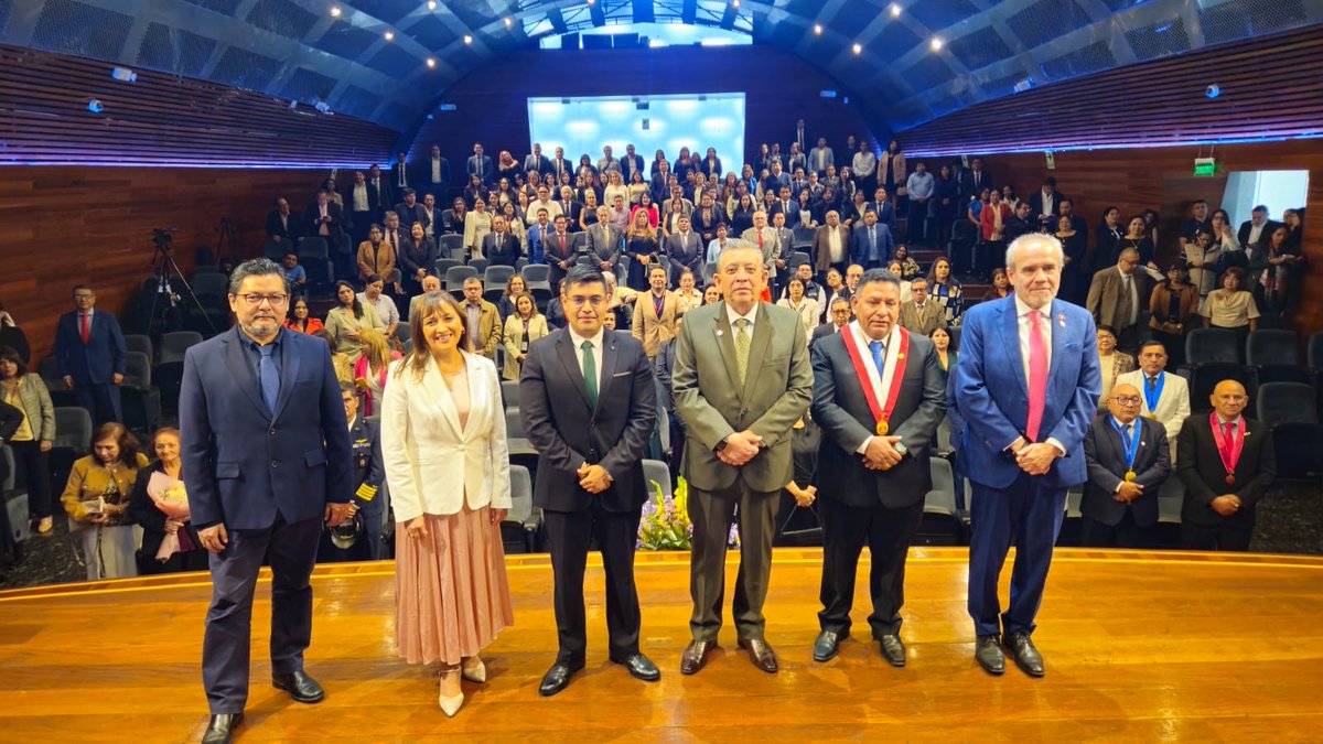 SineacePeru's tweet photo. 🔵🟢 NOTA DE PRENSA | El Sineace realiza su ceremonia central por su 20.° aniversario como entidad orientada a garantizar que las instituciones educativas y las personas ofrezcan servicios de calidad. https://t.co/AnNzuCj24t
