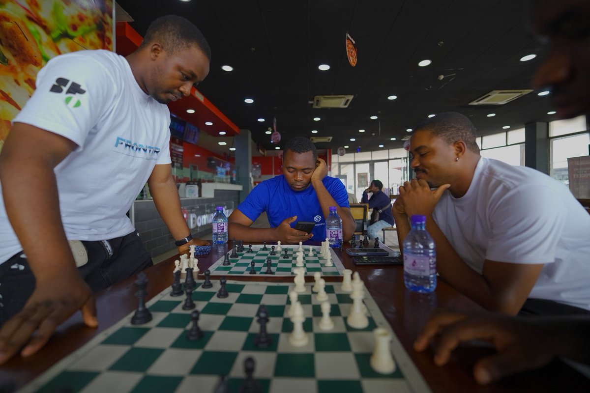 TheOnlyFOKS's tweet photo. Maybe I would've spent the 10,000 BTC on Chess (instead of Pizza)... just MAYBE!

Anyhoo... Happy Bitcoin Pizza Day!

Celebrated it with the best community here in Kwara State — @SuperteamNG

And, thanks to @solana 

Cheers to more!

BTW, eating pizza was fun with Chess 😁 https://t.co/tlv4yK1mZh